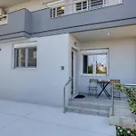 Cozy 1-Bedroom Boutique Apartment With A Patio