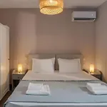 Cozy 1-Bedroom Boutique Apartment With A Patio