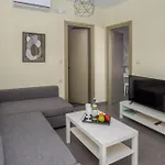 Cozy 1-Bedroom Boutique Apartment With A Patio