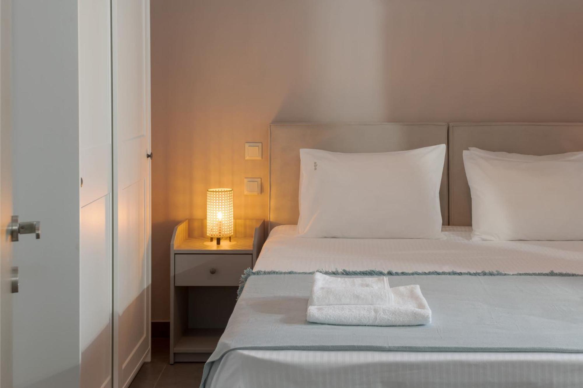 Cozy 1-bedroom Boutique With A Patio Appartement Iraklion