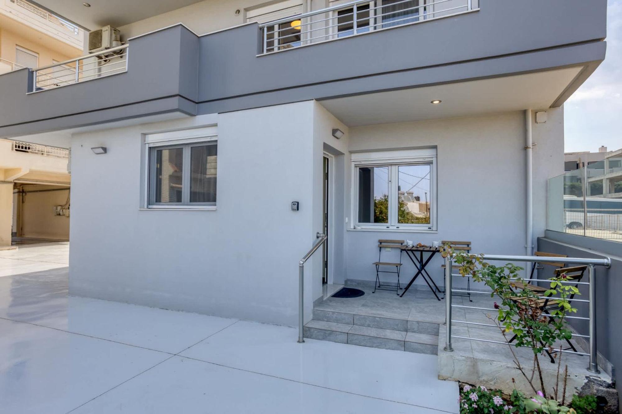 Cozy 1-bedroom Boutique With A Patio *