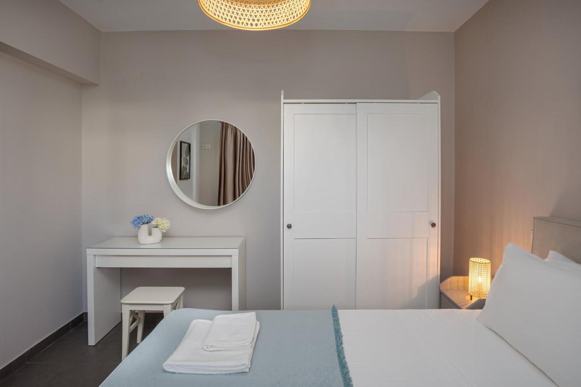 Cozy 1-bedroom Boutique With A Patio Appartement Héraklion