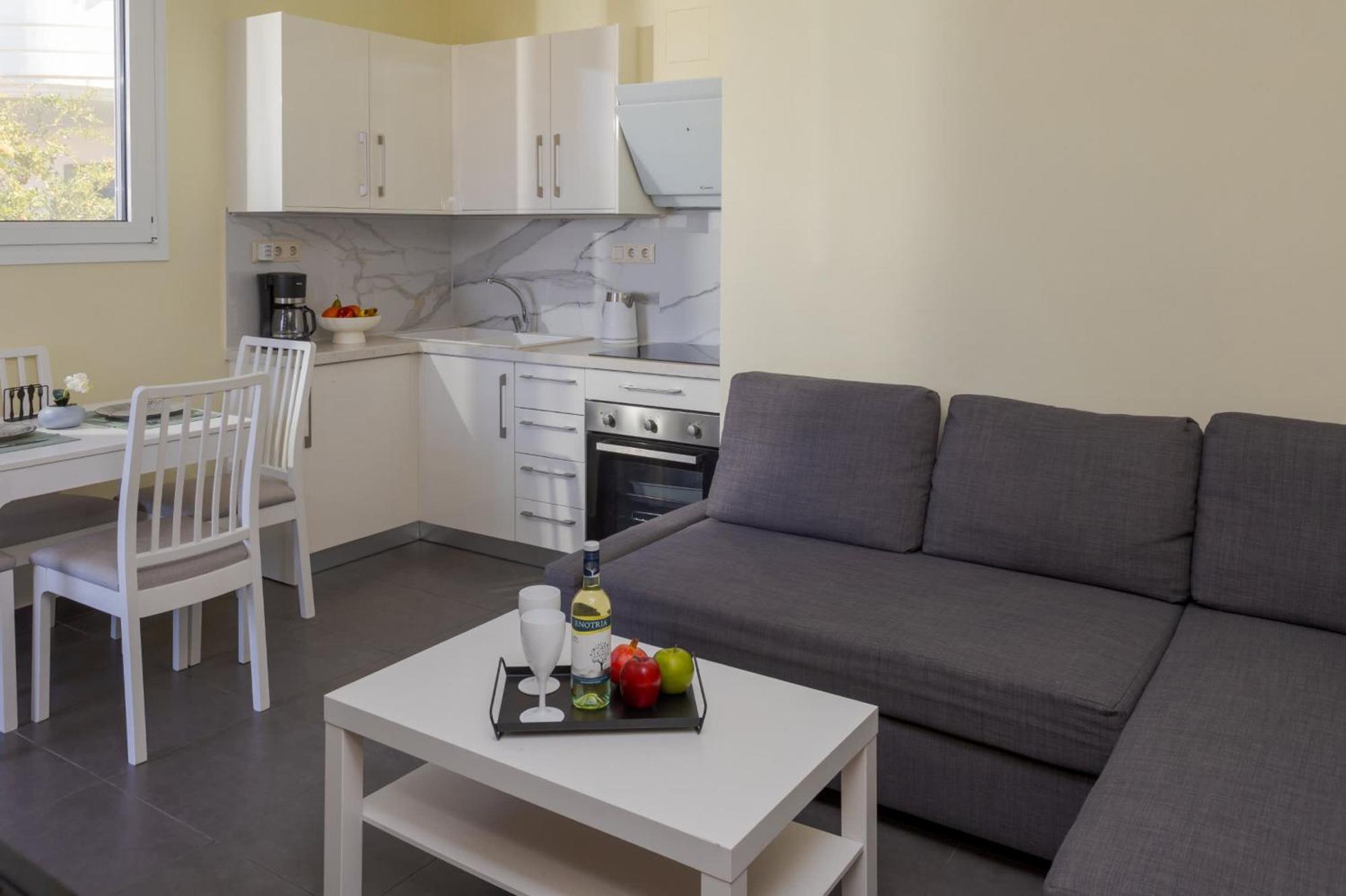 Cozy 1-bedroom Boutique With A Patio Appartement